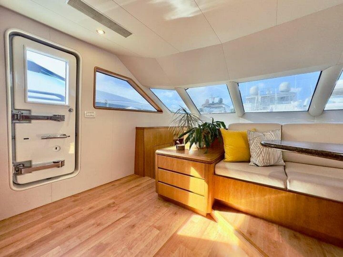 2004 Cheoy Lee 81 Sport Yacht — photo 17