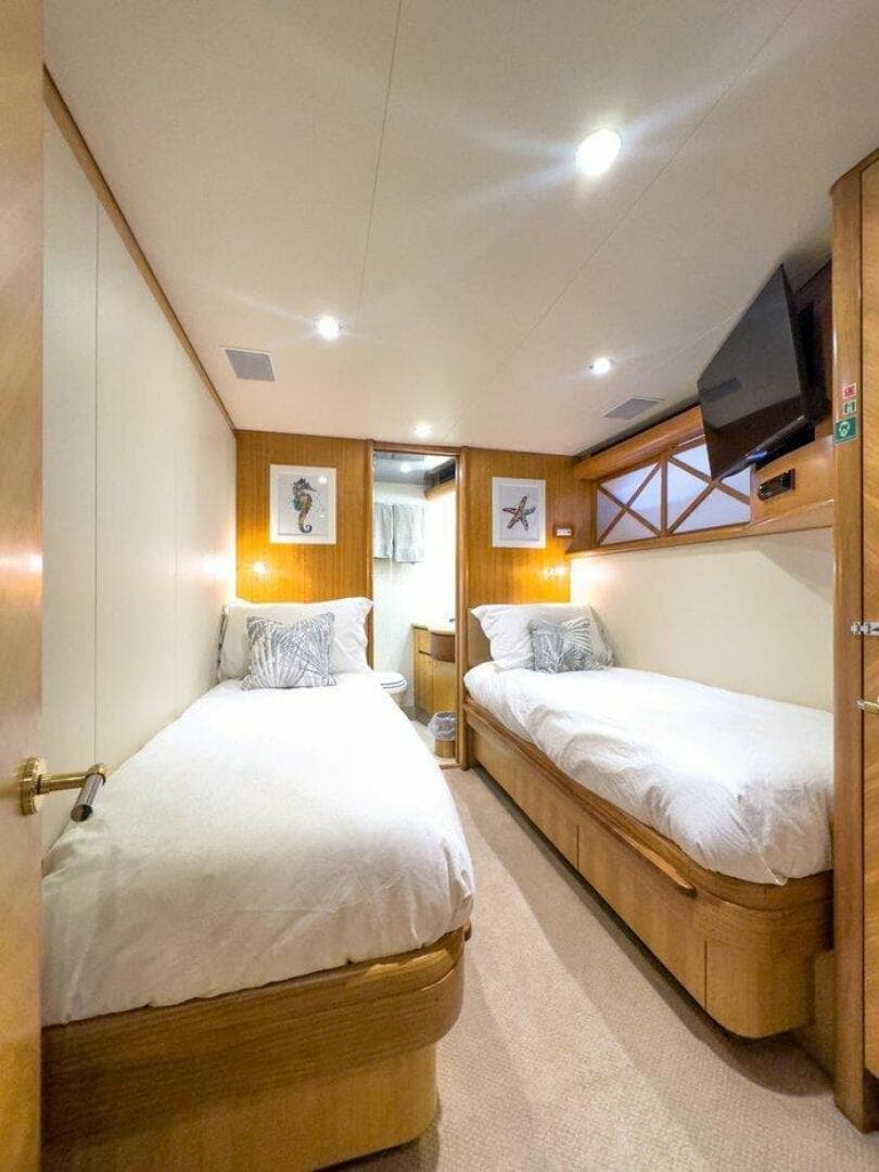 2004 Cheoy Lee 81 Sport Yacht — photo 33