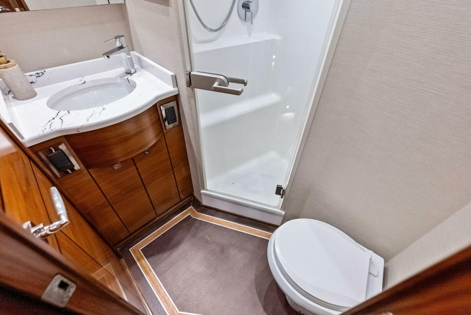 2023 Viking 64 Convertible — photo 38