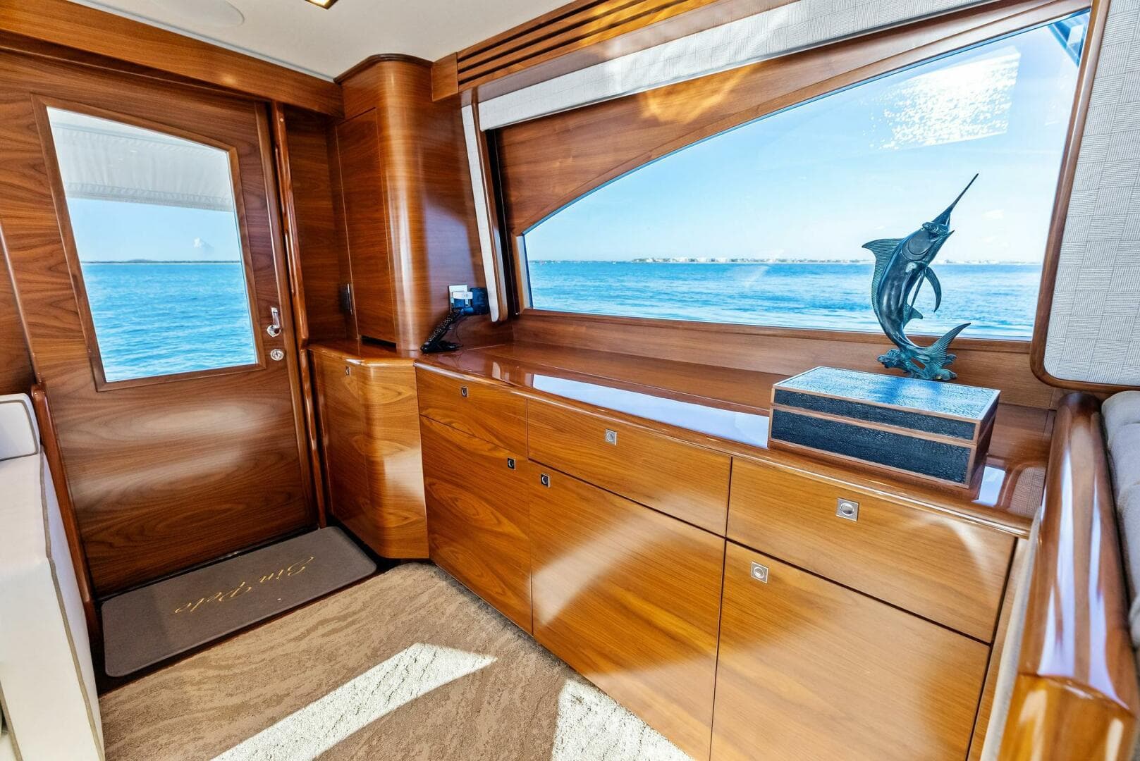 2023 Viking 64 Convertible — photo 8