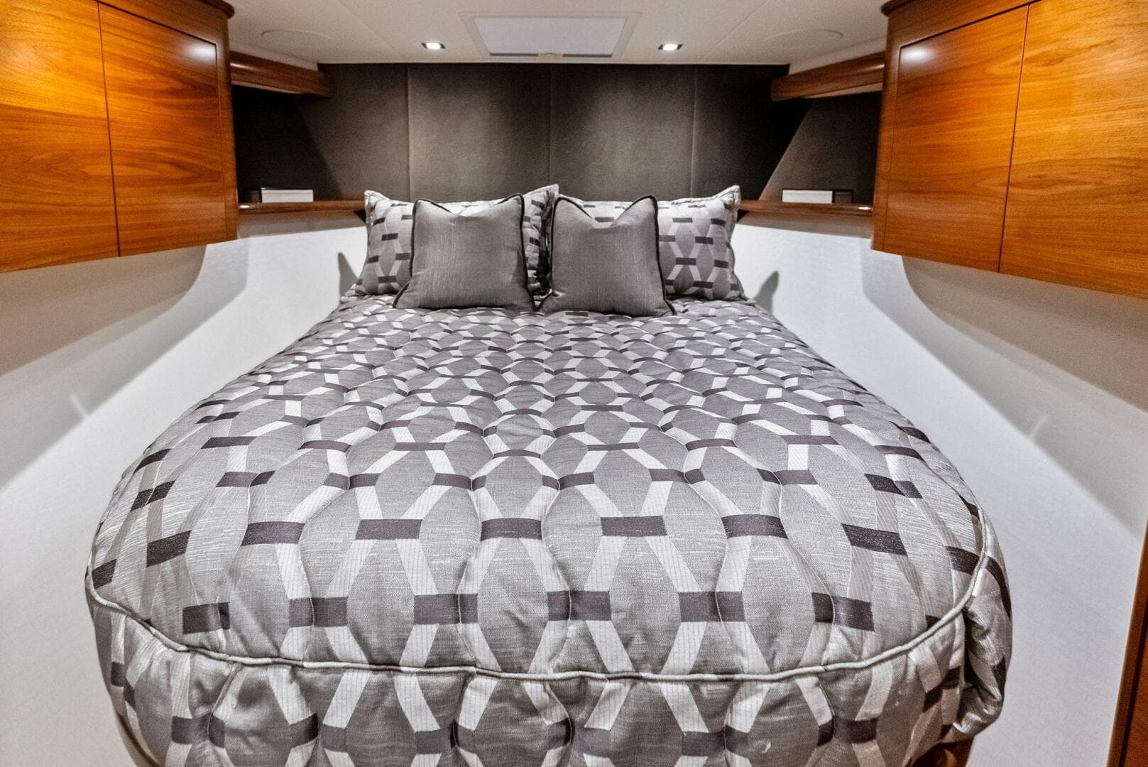 2023 Viking 64 Convertible — photo 31