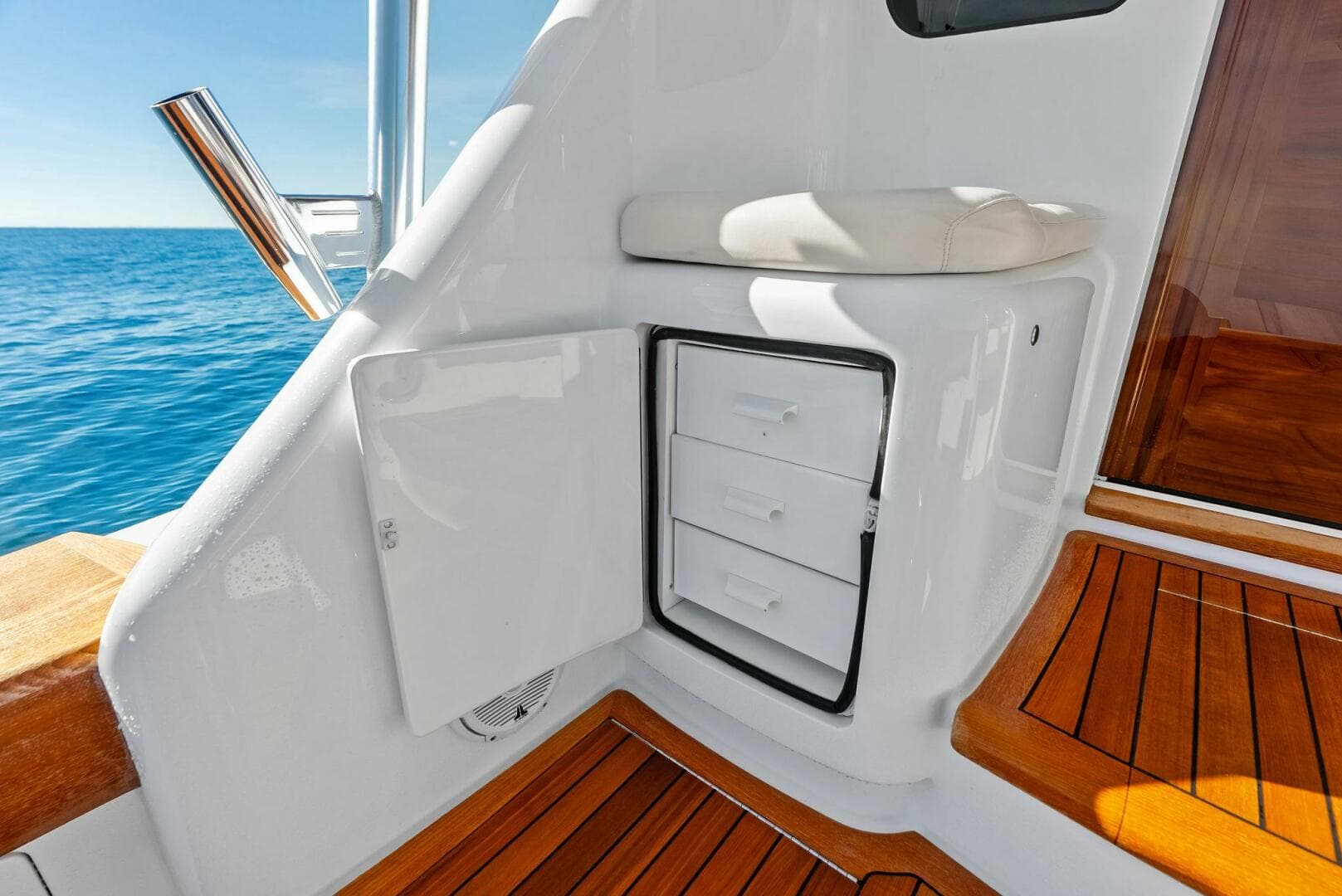 2023 Viking 64 Convertible — photo 42