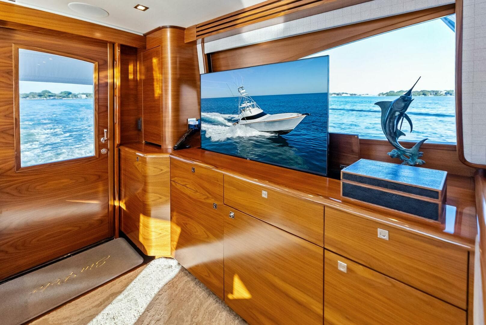 2023 Viking 64 Convertible — photo 6