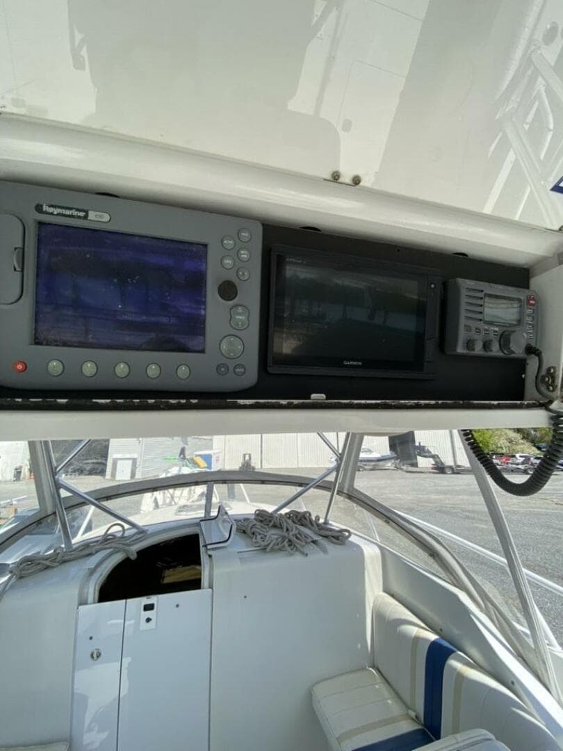 1997 Intrepid 339 WA — photo 33