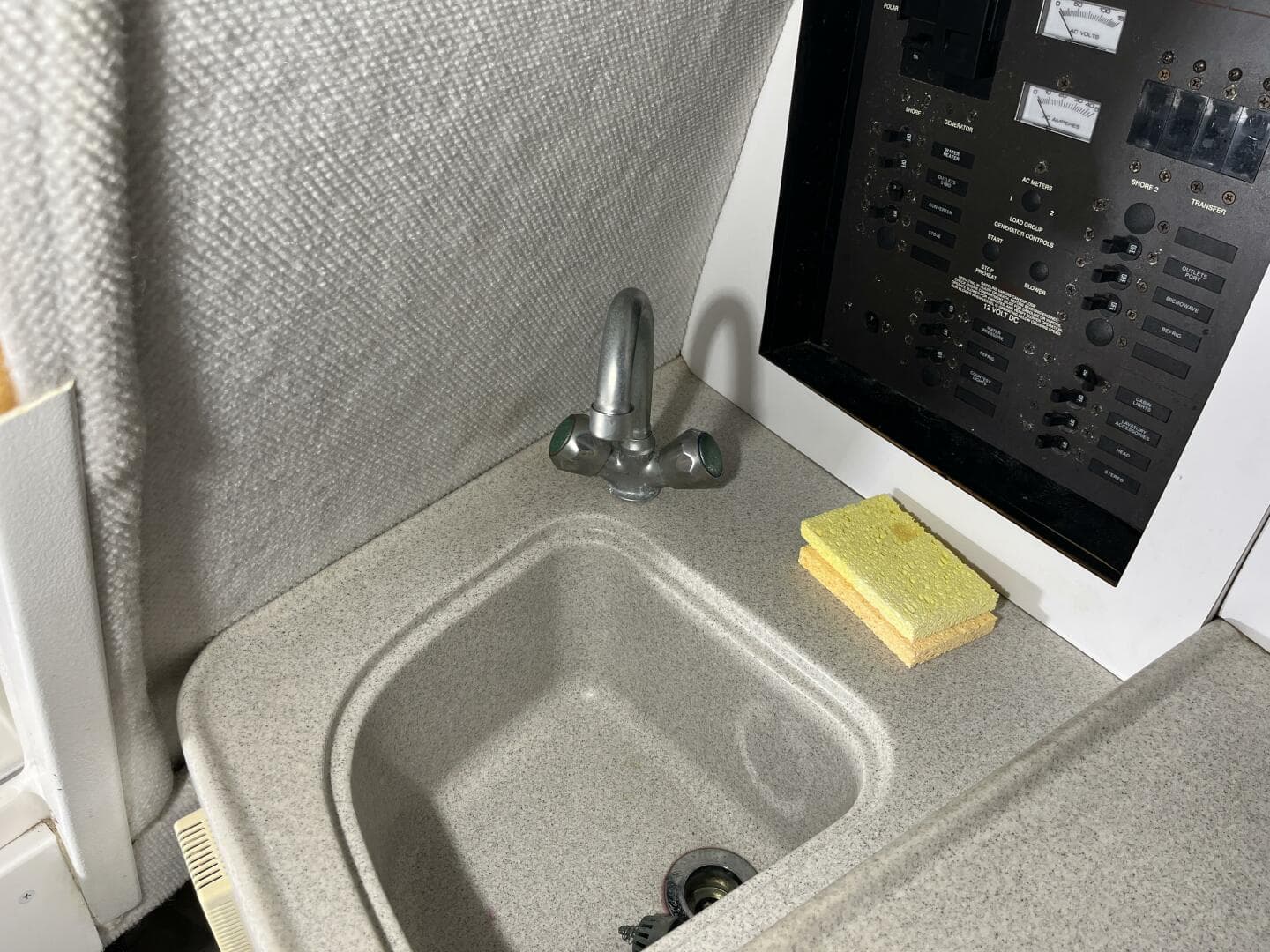 2001 Wellcraft 270 Coastal — photo 34