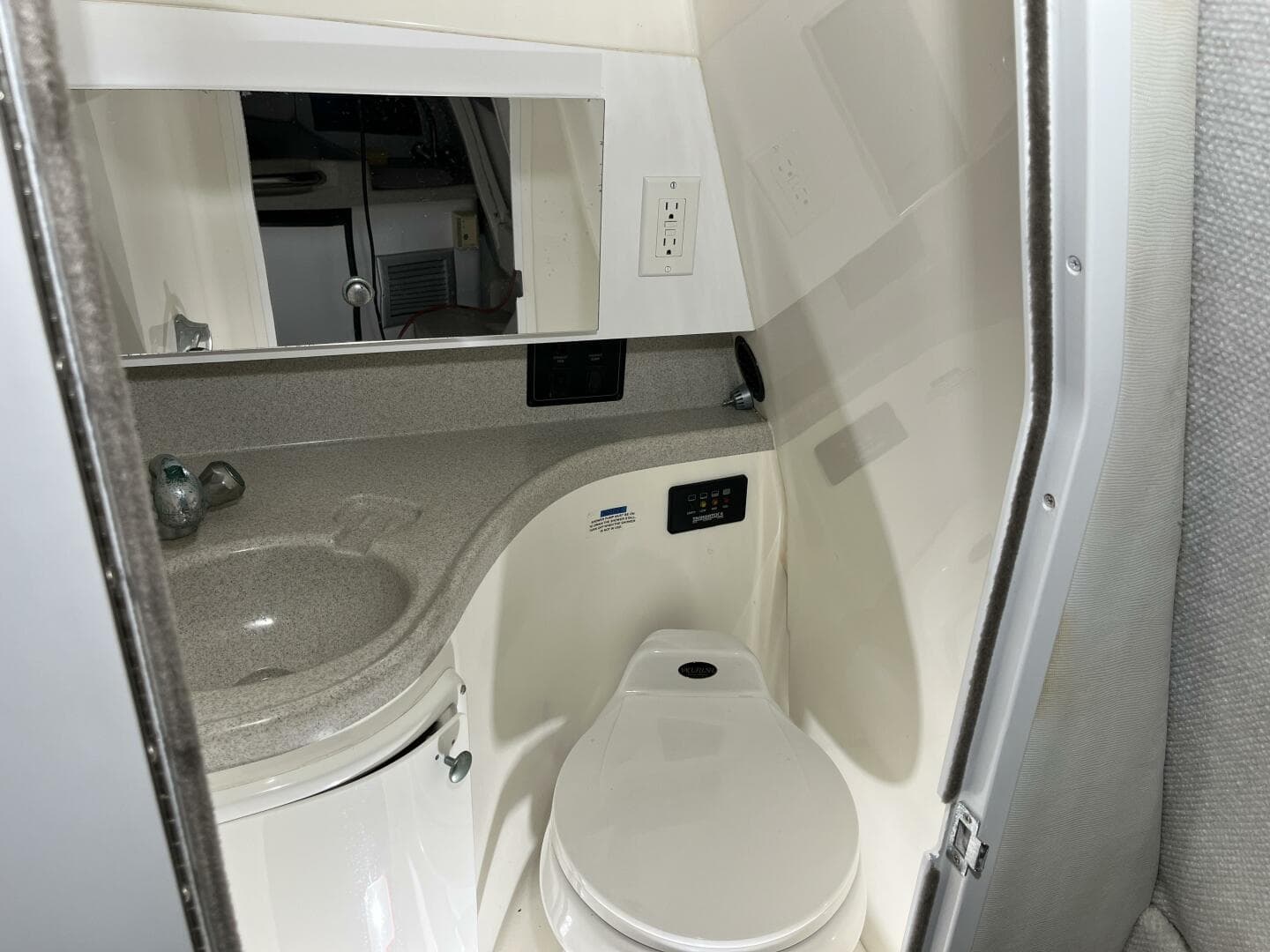 2001 Wellcraft 270 Coastal — photo 39