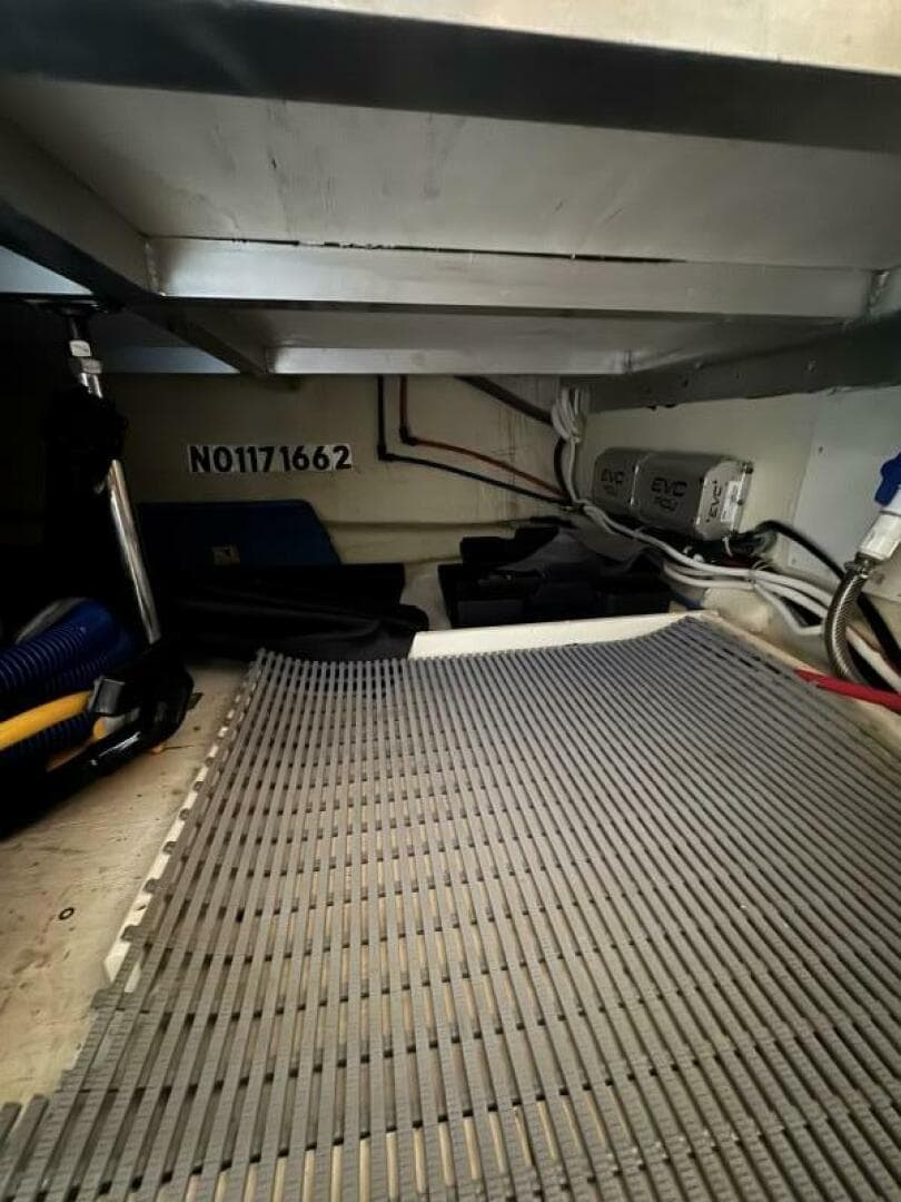 2005 Carver — photo 38