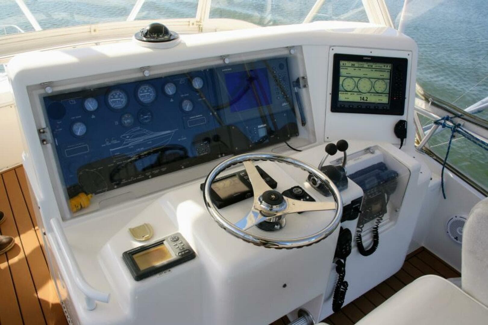 2003 Bertram 390 Convertible — photo 10