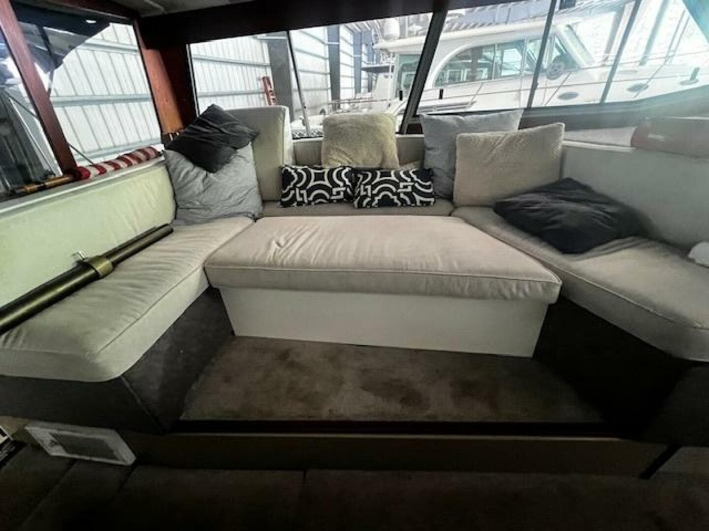 1985 Bayliner 3870 Motoryacht With Flybridge — photo 11