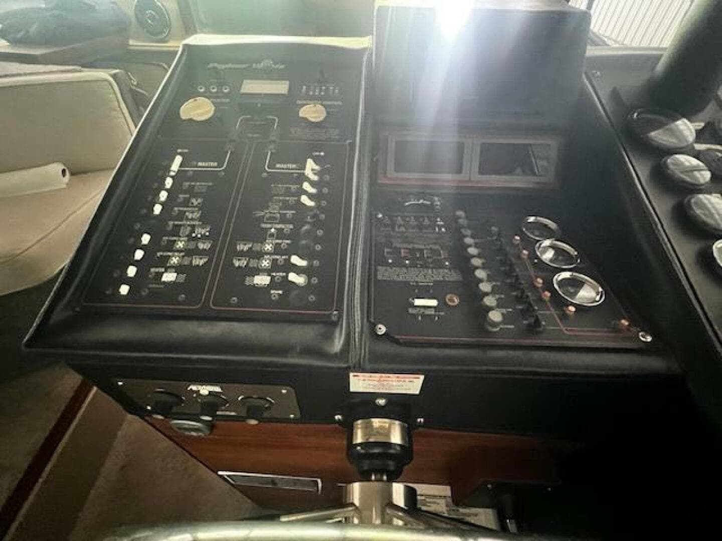 1985 Bayliner 3870 Motoryacht With Flybridge — photo 10