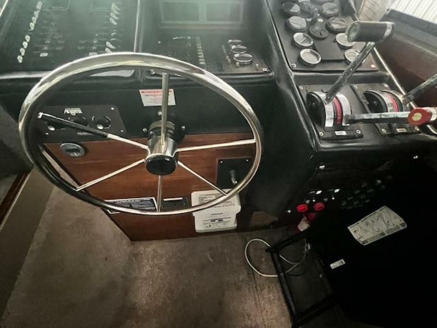 1985 Bayliner 3870 Motoryacht With Flybridge — photo 8