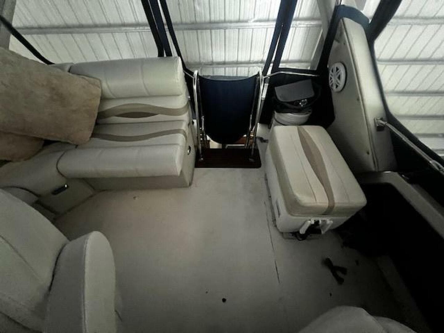 1985 Bayliner 3870 Motoryacht With Flybridge — photo 31