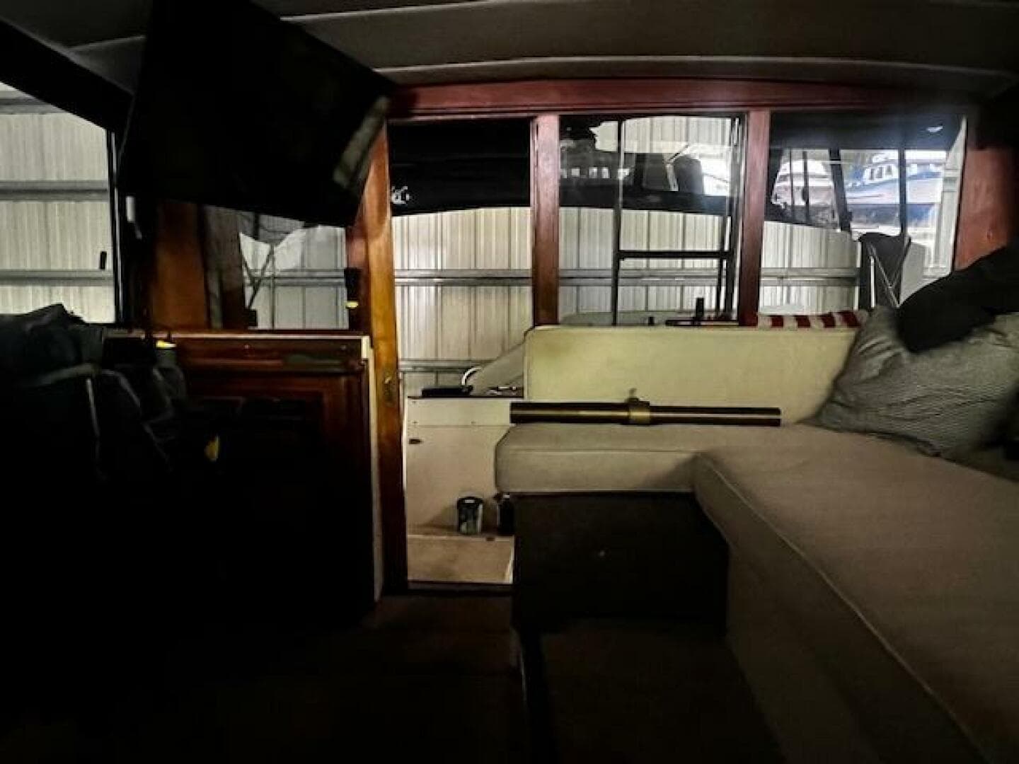 1985 Bayliner 3870 Motoryacht With Flybridge — photo 20