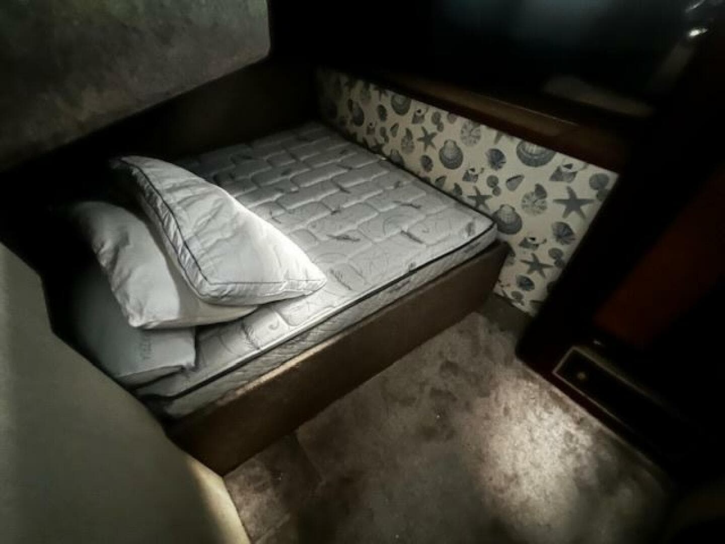 1985 Bayliner 3870 Motoryacht With Flybridge — photo 13