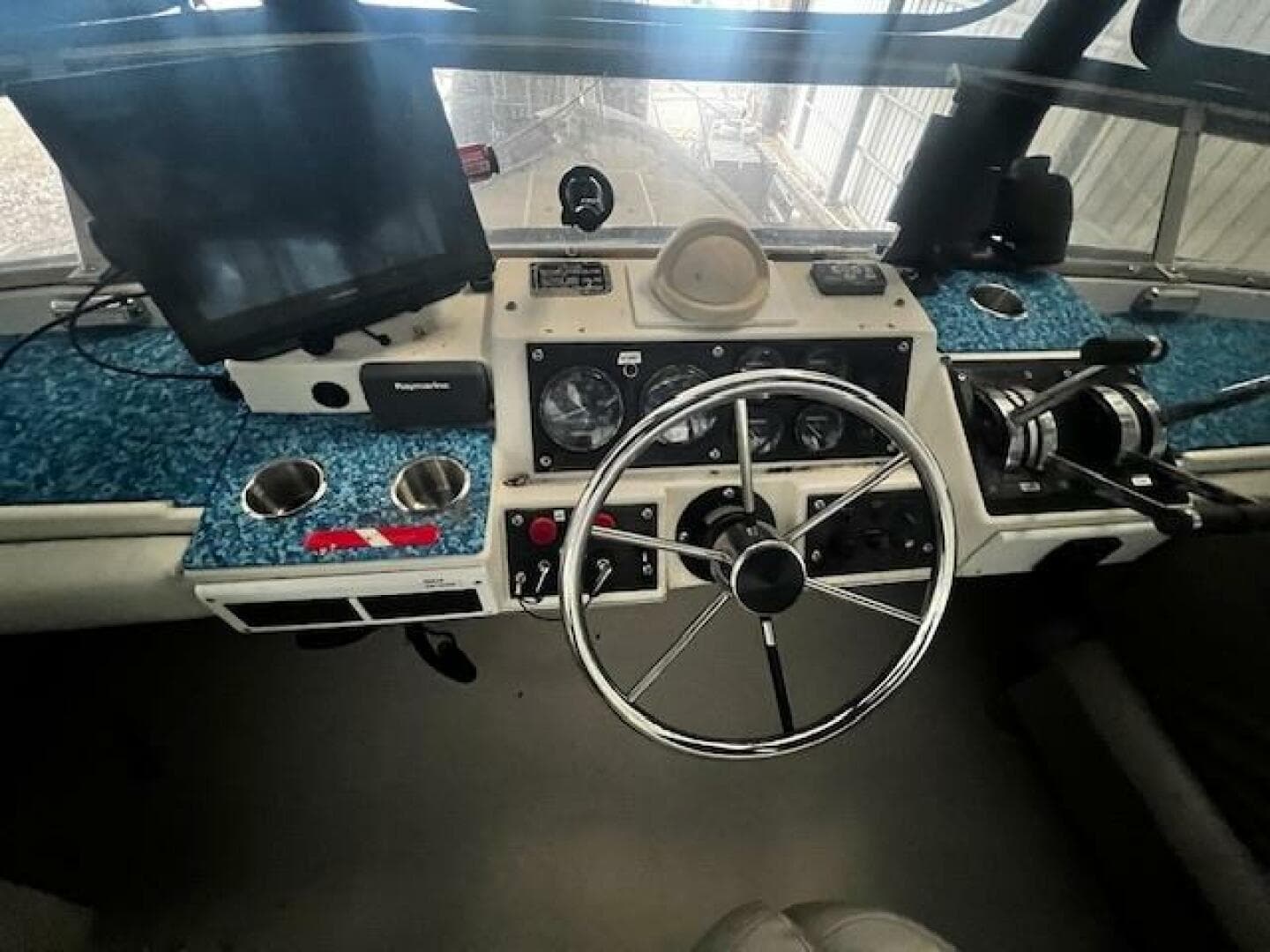 1985 Bayliner 3870 Motoryacht With Flybridge — photo 27