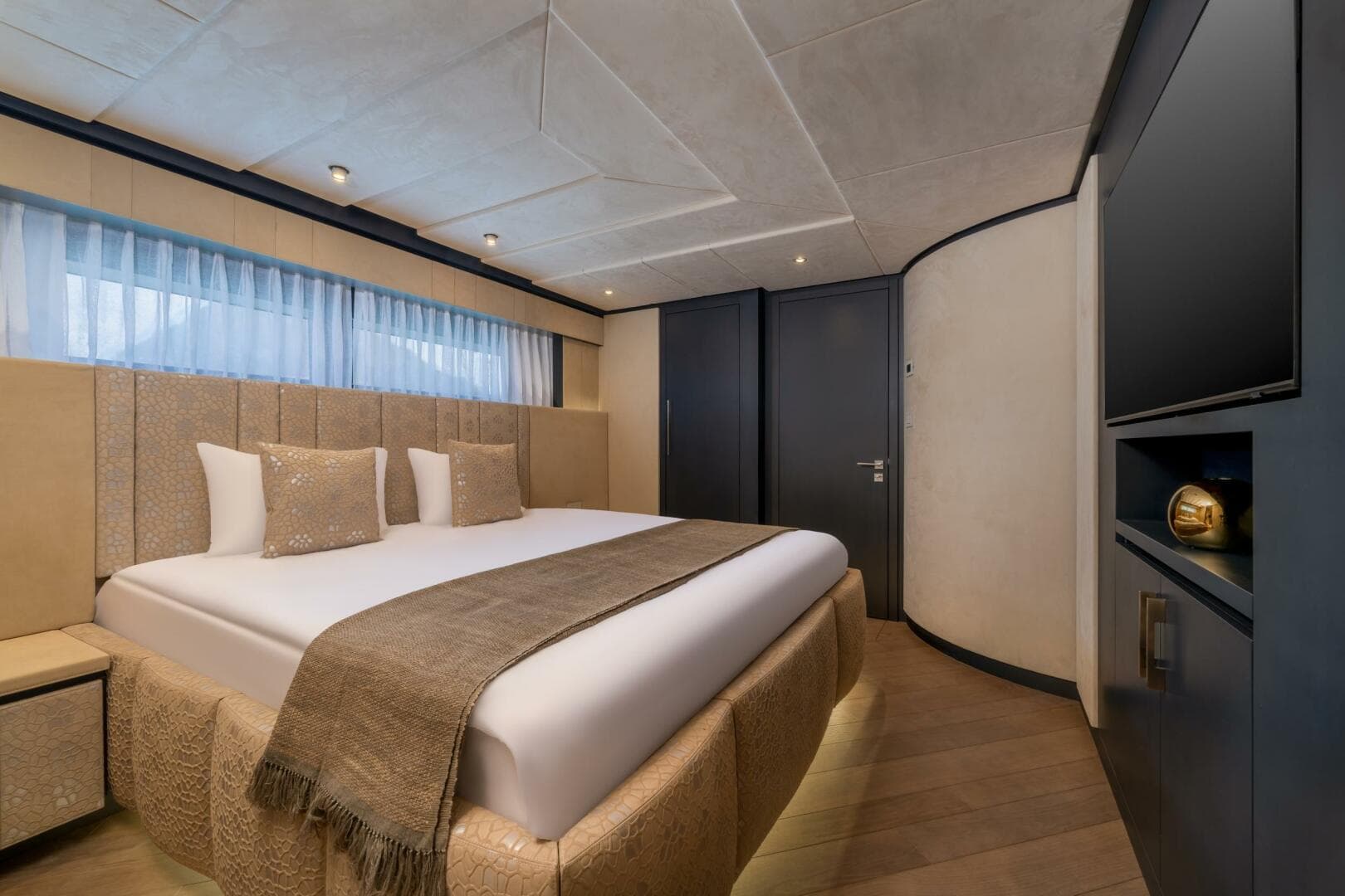 2026 Hargrave E Series Superyachts Division — photo 10