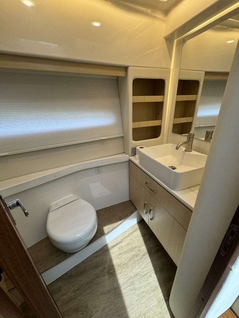 2024 Regal 38 Xo — photo 37