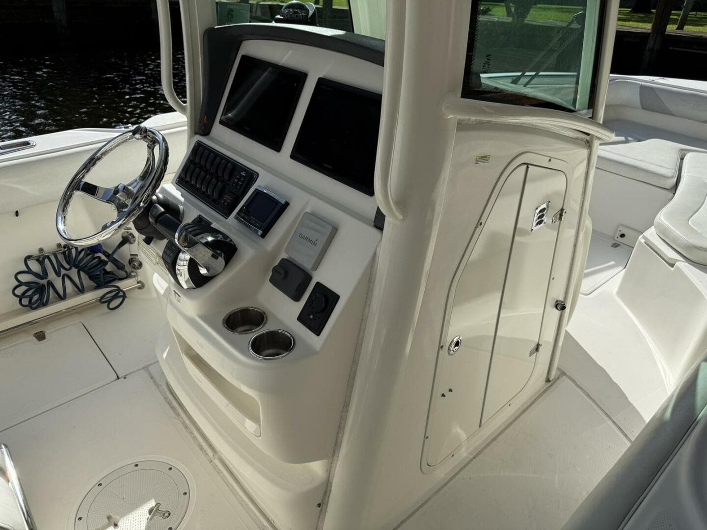 2016 Boston Whaler 280 Outrage — photo 17