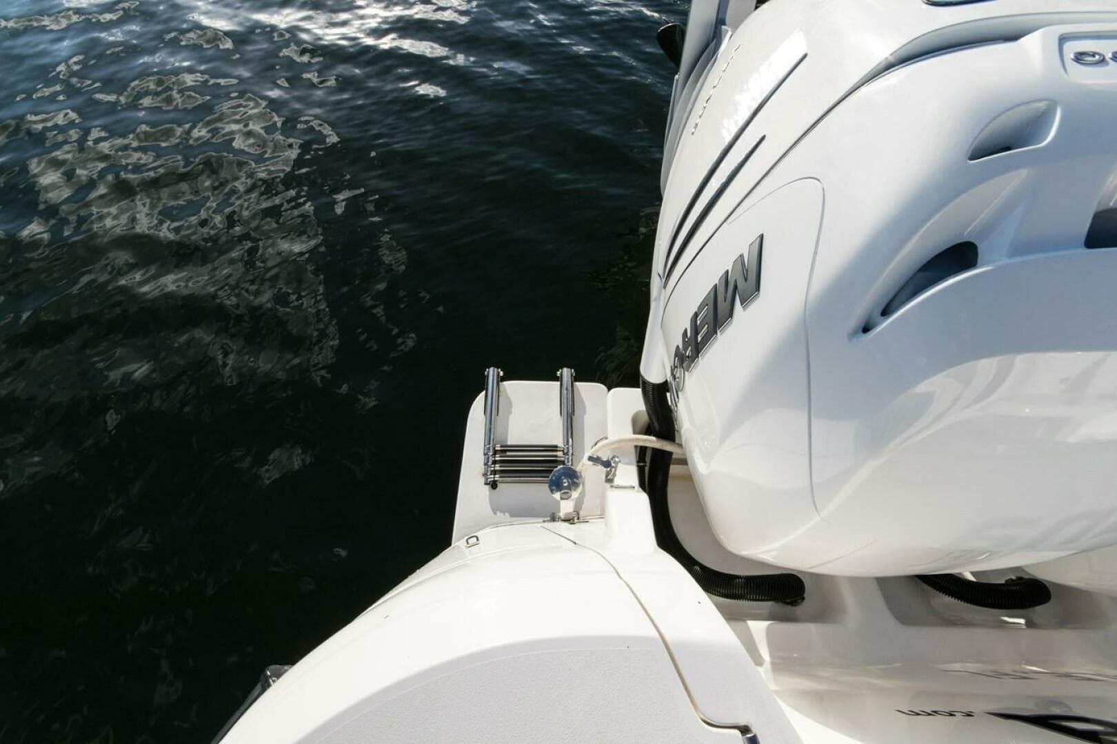 2012 Intrepid 475 Sport Yacht Wheel House — photo 21