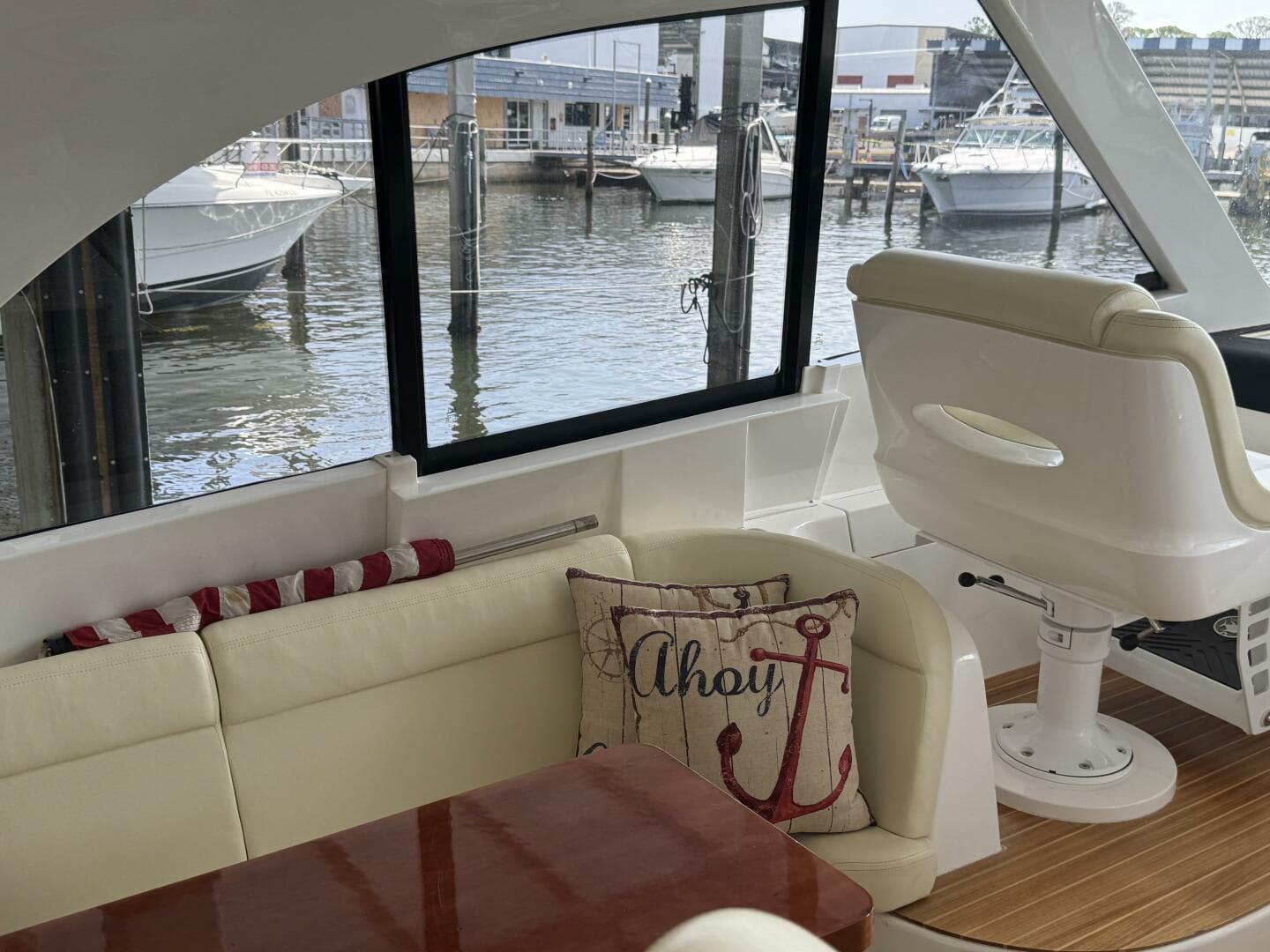 2012 Intrepid 475 Sport Yacht Wheel House — photo 32