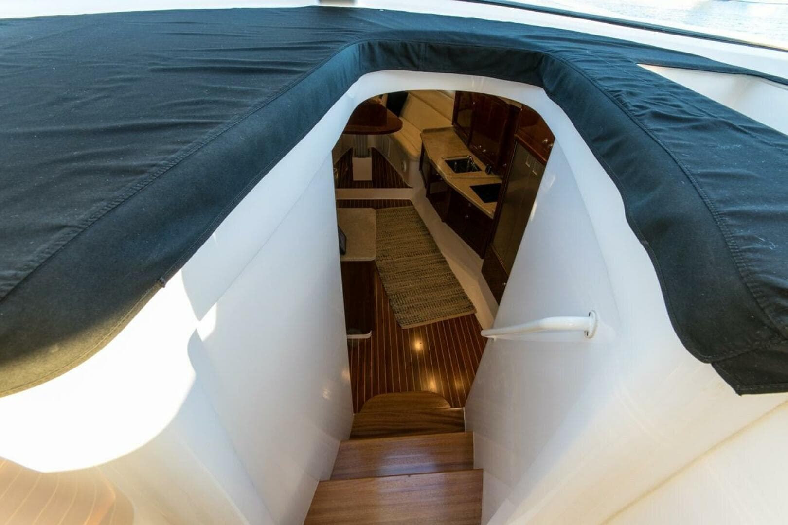 2012 Intrepid 475 Sport Yacht Wheel House — photo 35