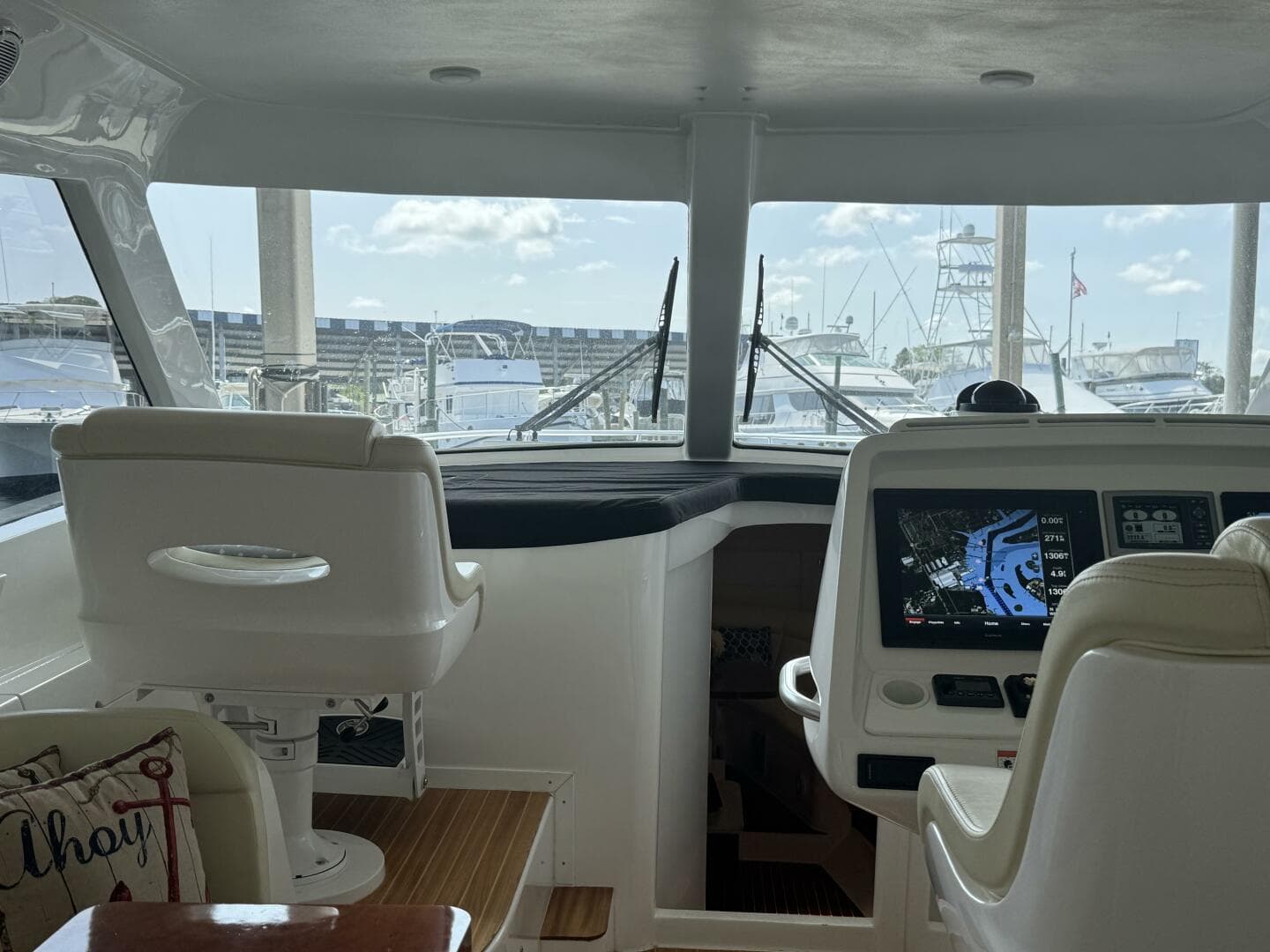 2012 Intrepid 475 Sport Yacht Wheel House — photo 22