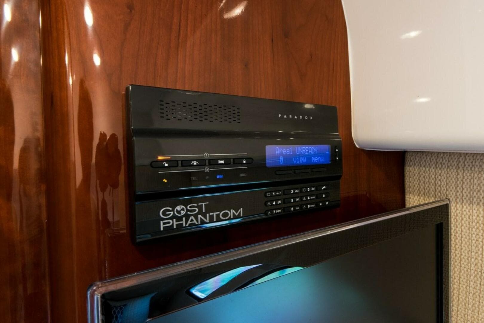 2012 Intrepid 475 Sport Yacht Wheel House — photo 53