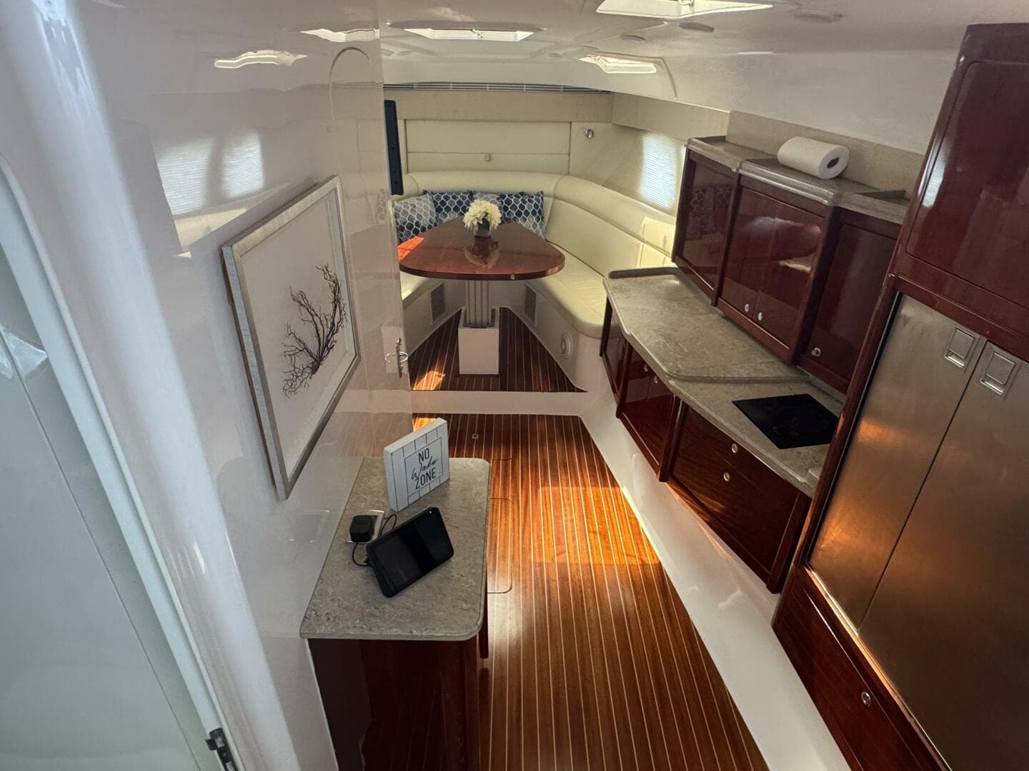 2012 Intrepid 475 Sport Yacht Wheel House — photo 36