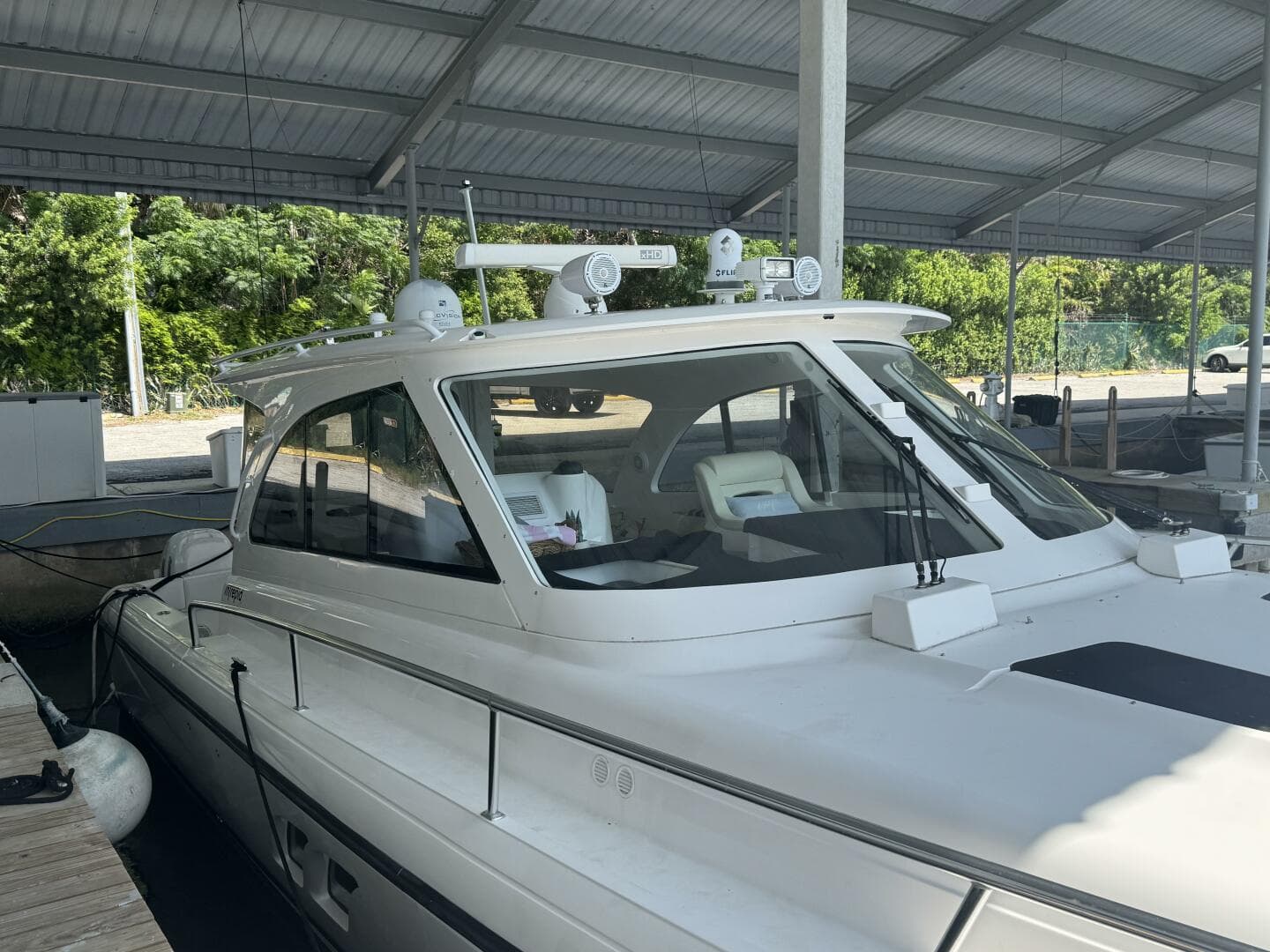 2012 Intrepid 475 Sport Yacht Wheel House — photo 6