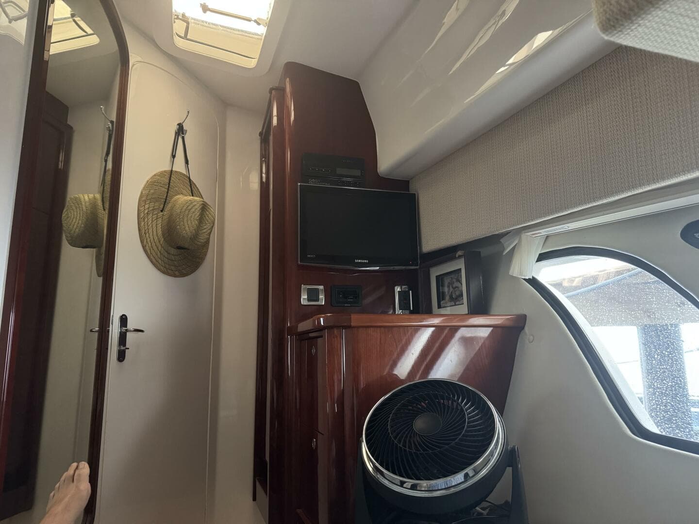 2012 Intrepid 475 Sport Yacht Wheel House — photo 45