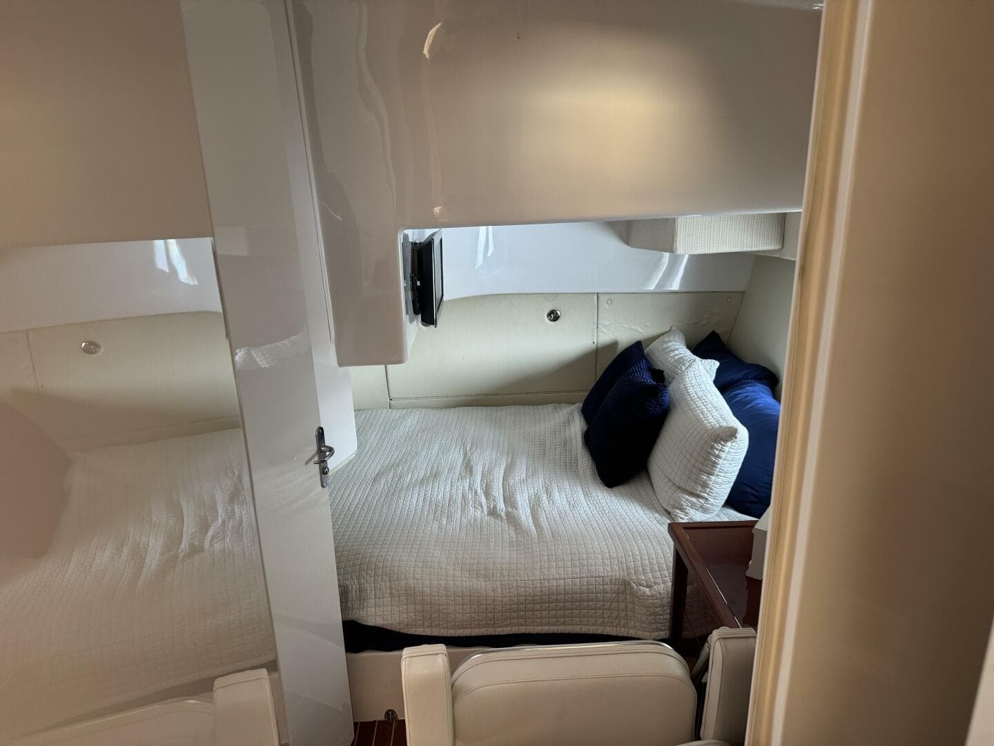 2012 Intrepid 475 Sport Yacht Wheel House — photo 43