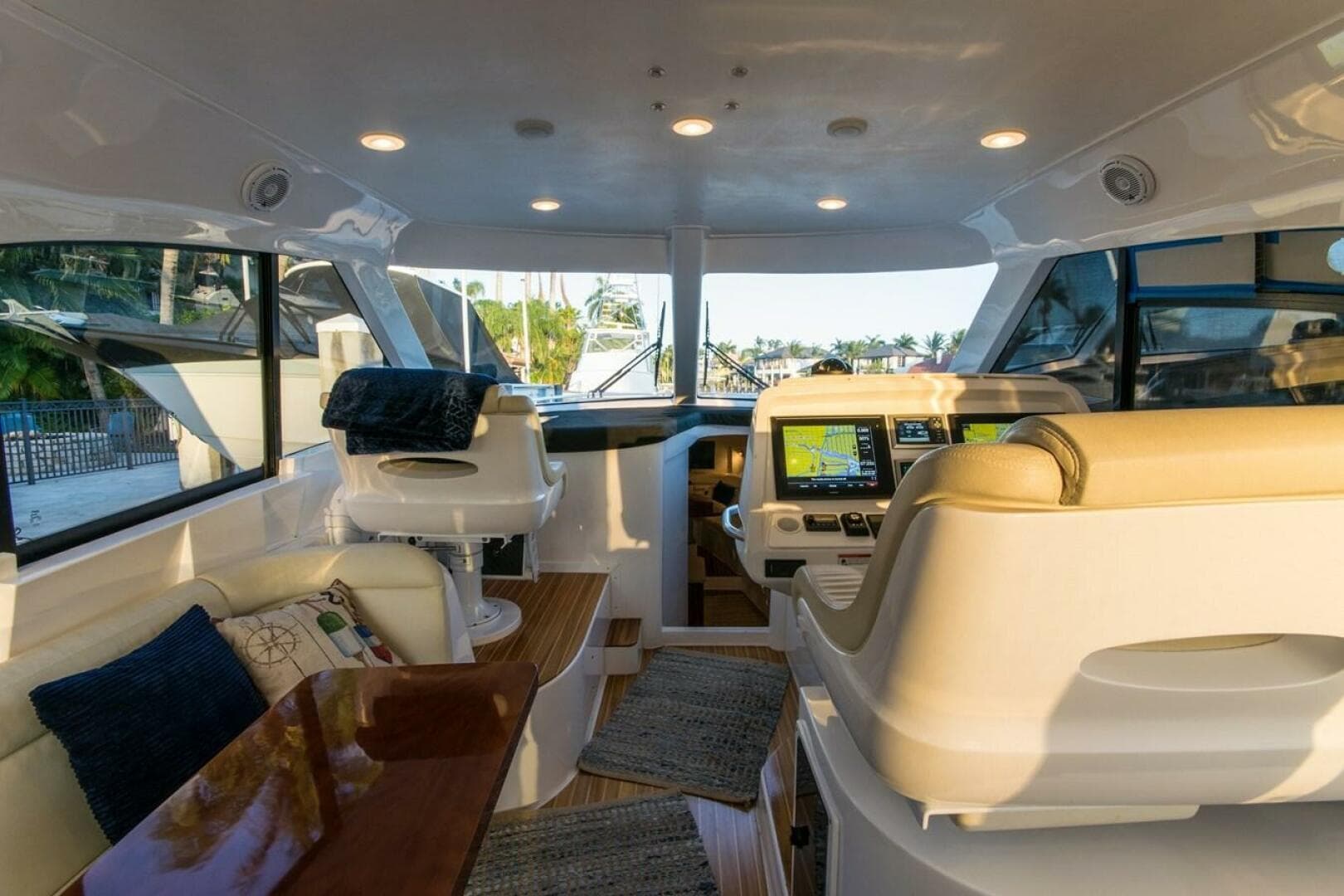 2012 Intrepid 475 Sport Yacht Wheel House — photo 27