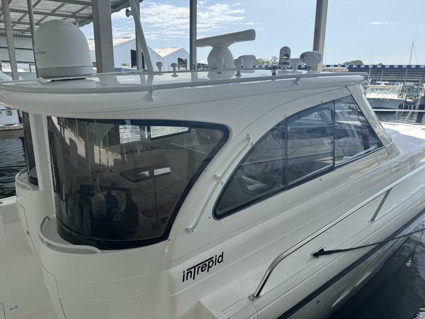 2012 Intrepid 475 Sport Yacht Wheel House — photo 8