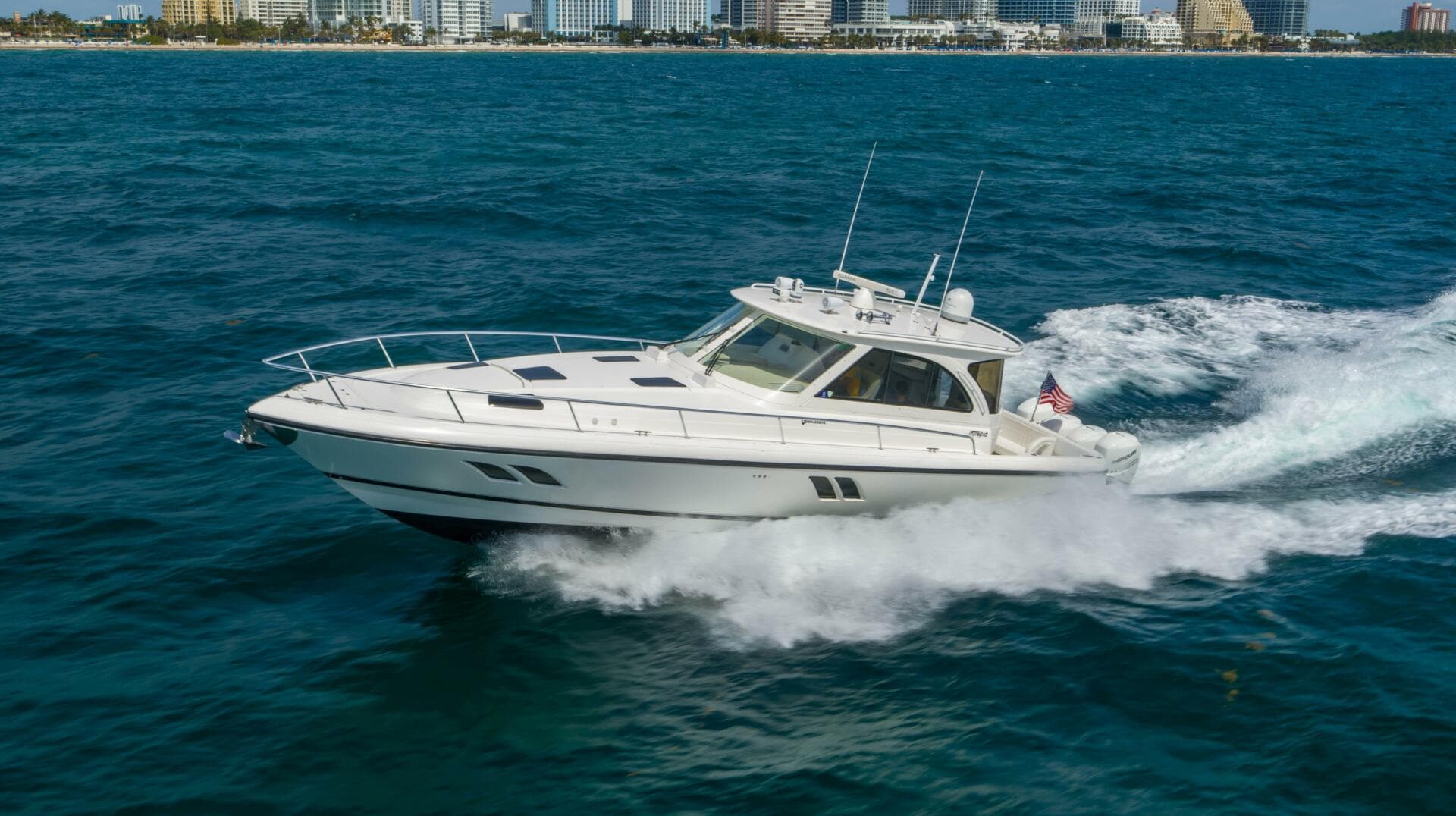 2012 Intrepid 475 Sport Yacht Wheel House — photo 2