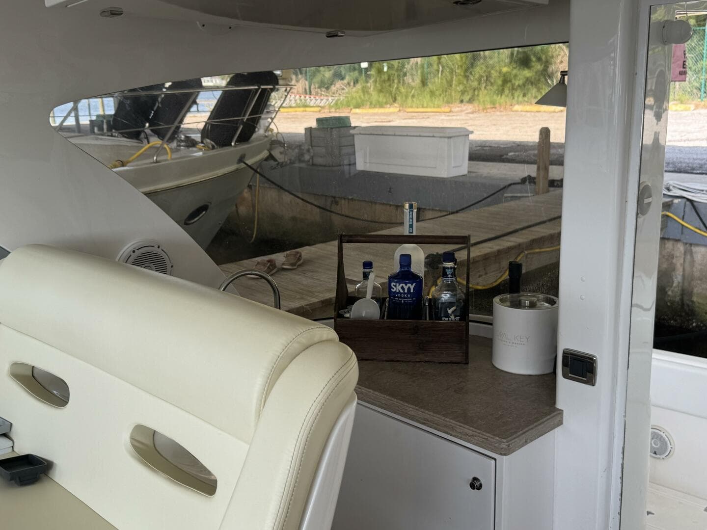 2012 Intrepid 475 Sport Yacht Wheel House — photo 33