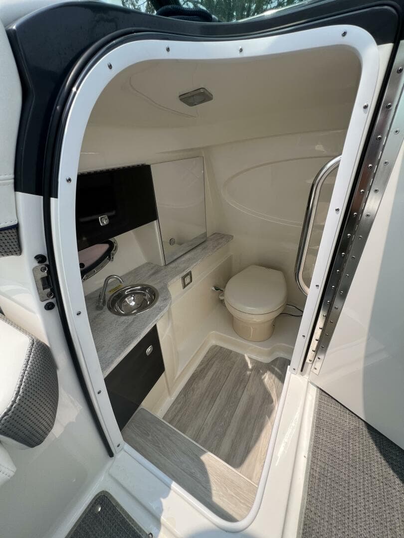 2016 Formula 310 Bowrider — photo 11