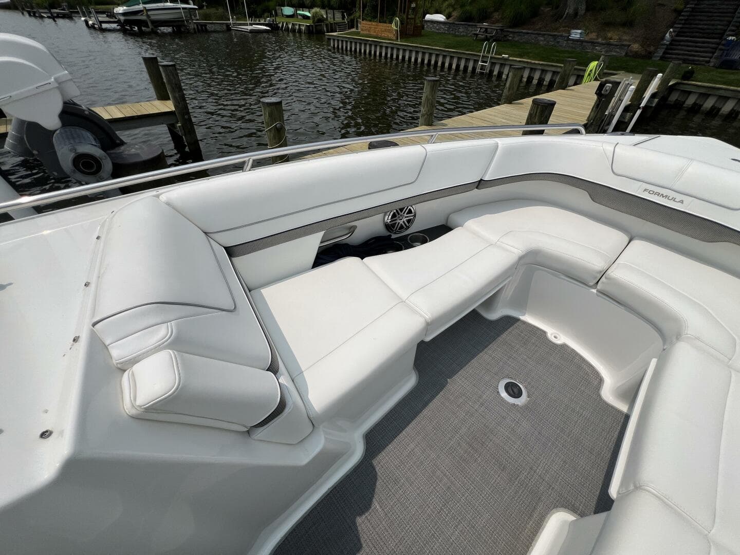 2016 Formula 310 Bowrider — photo 5