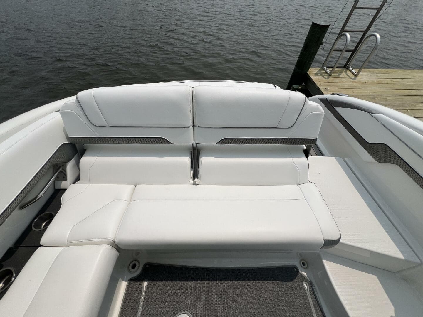 2016 Formula 310 Bowrider — photo 18