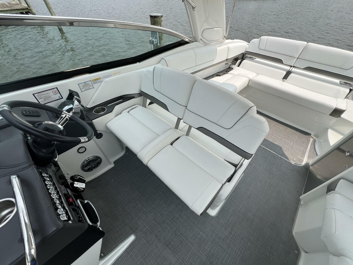 2016 Formula 310 Bowrider — photo 12