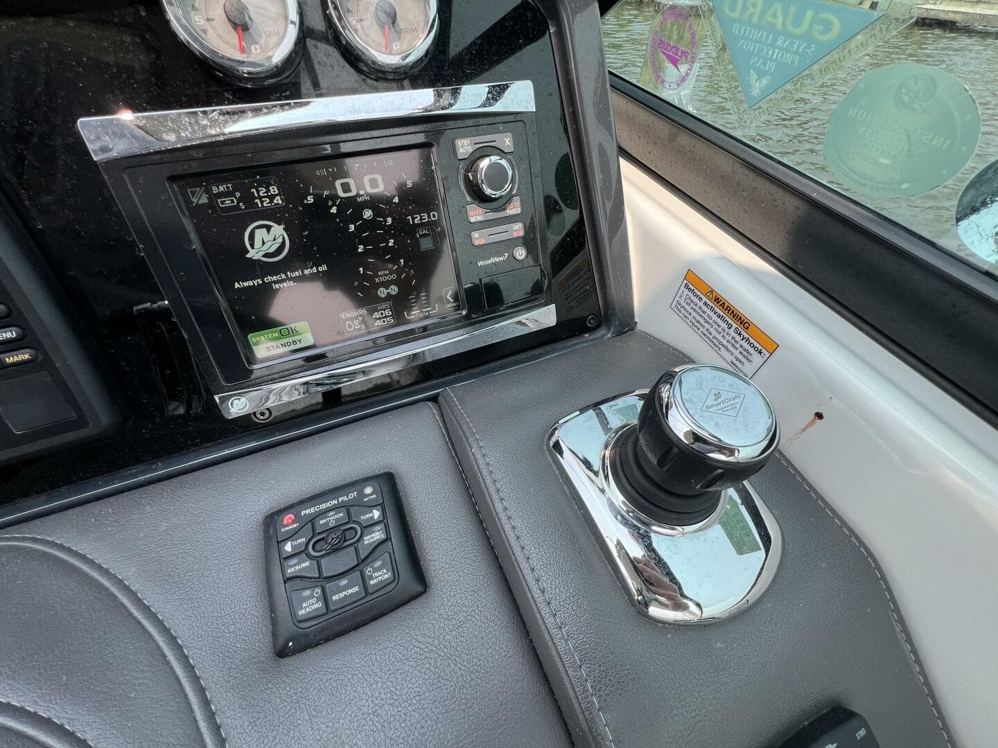 2016 Formula 310 Bowrider — photo 10