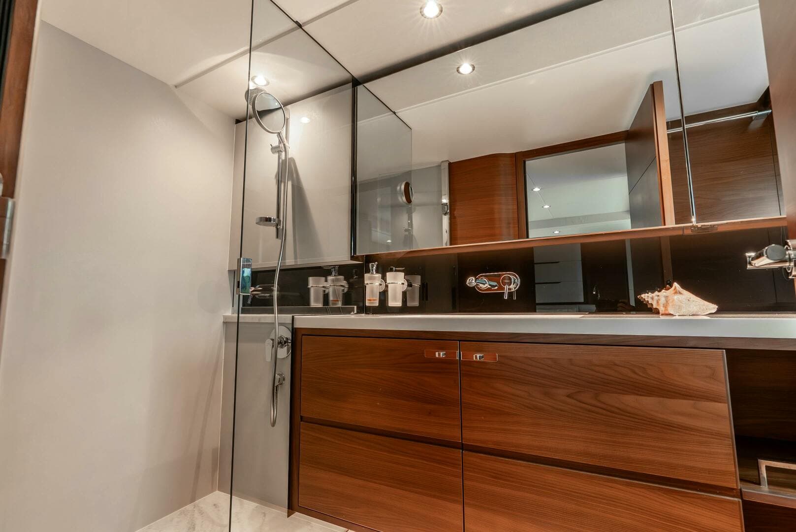 2018 Princess Yachts — photo 47