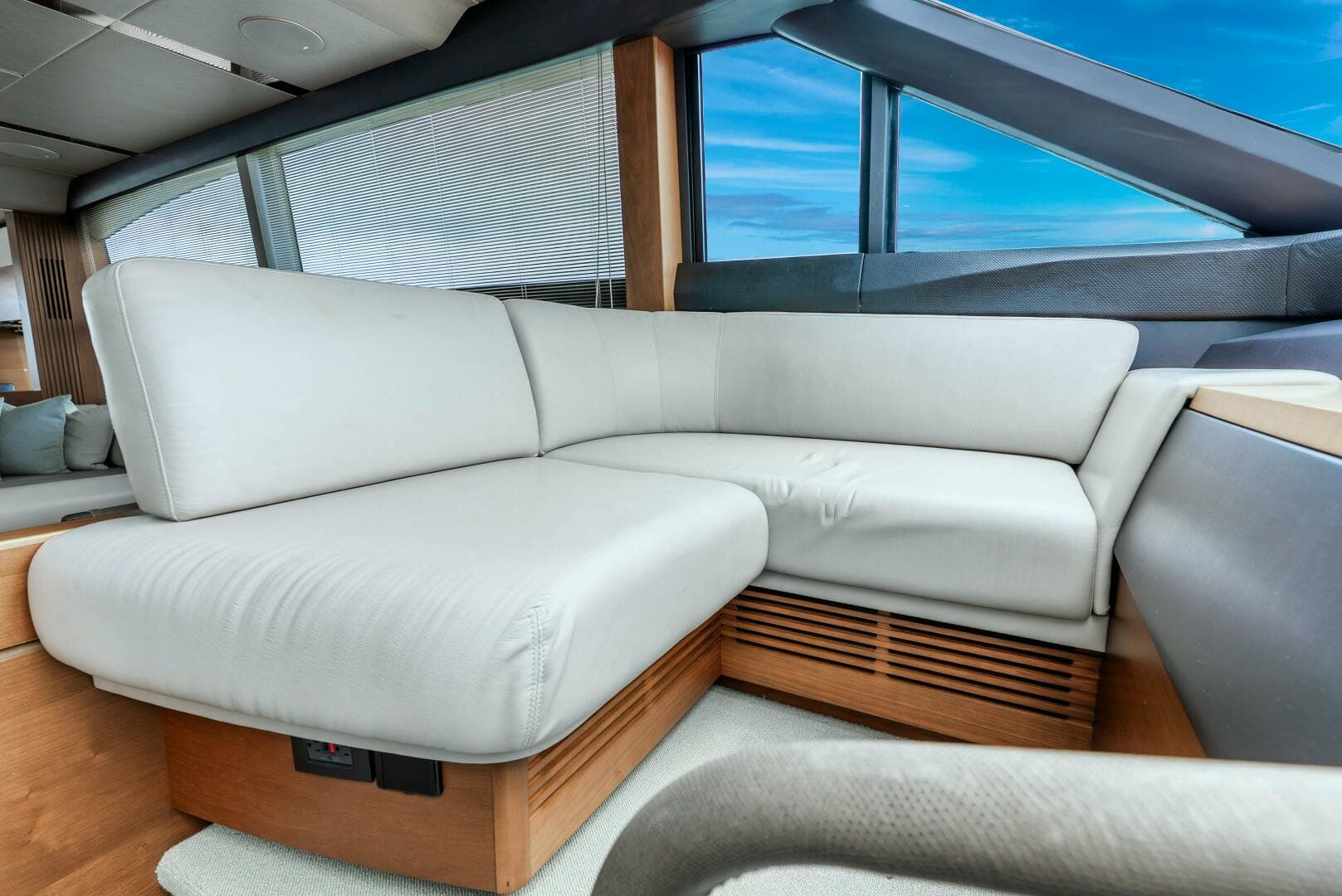 2018 Princess Yachts — photo 34