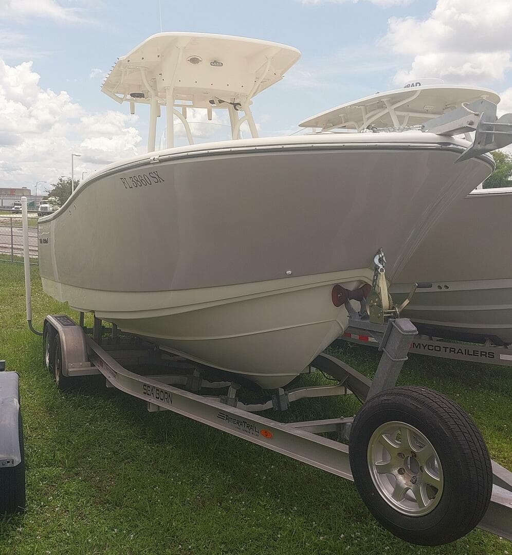 2019 Sea Born SX 239 Offshore — photo 2