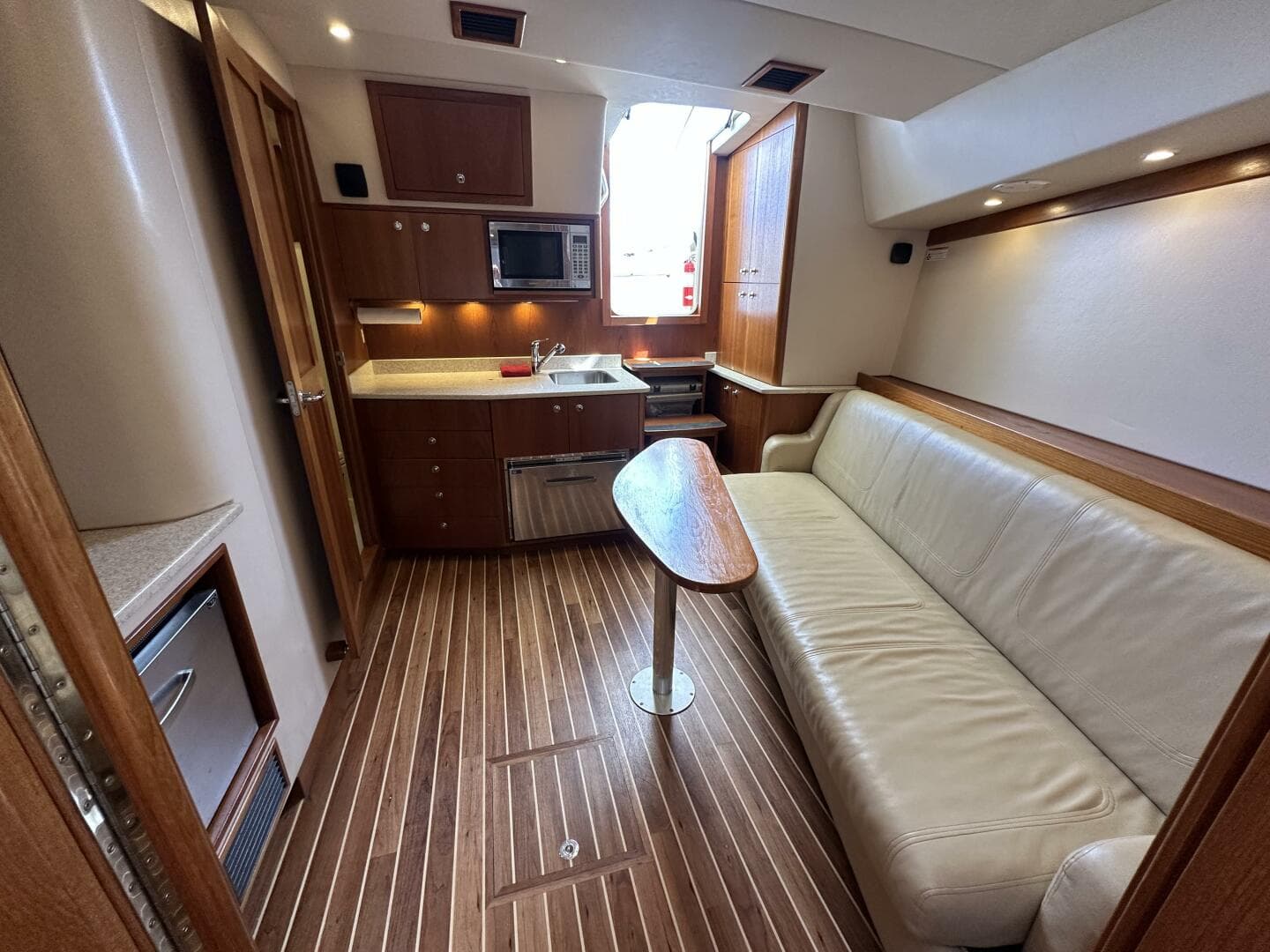 2007 Albemarle 360 Express — photo 11