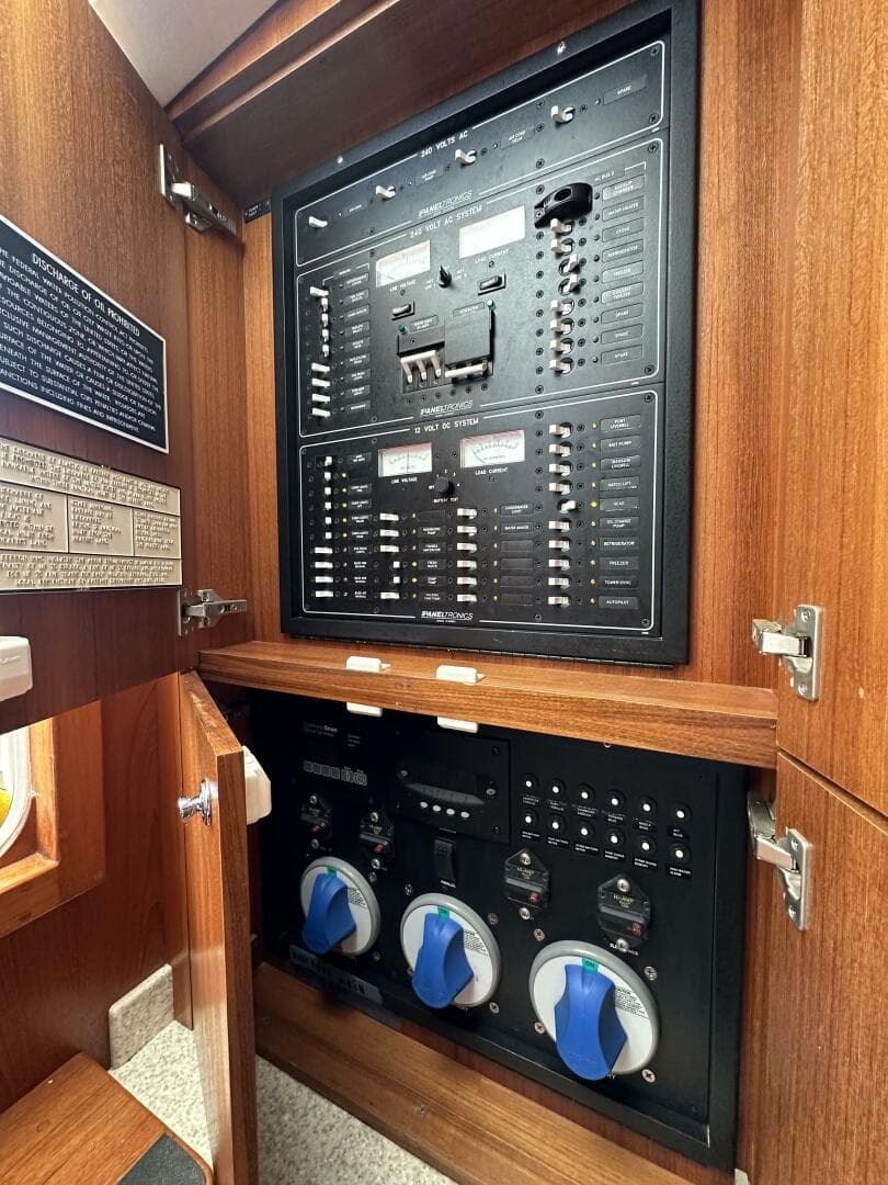 2007 Albemarle 360 Express — photo 14