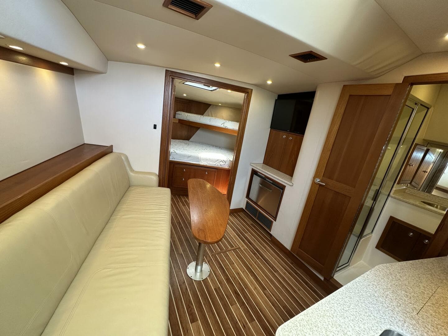 2007 Albemarle 360 Express — photo 9