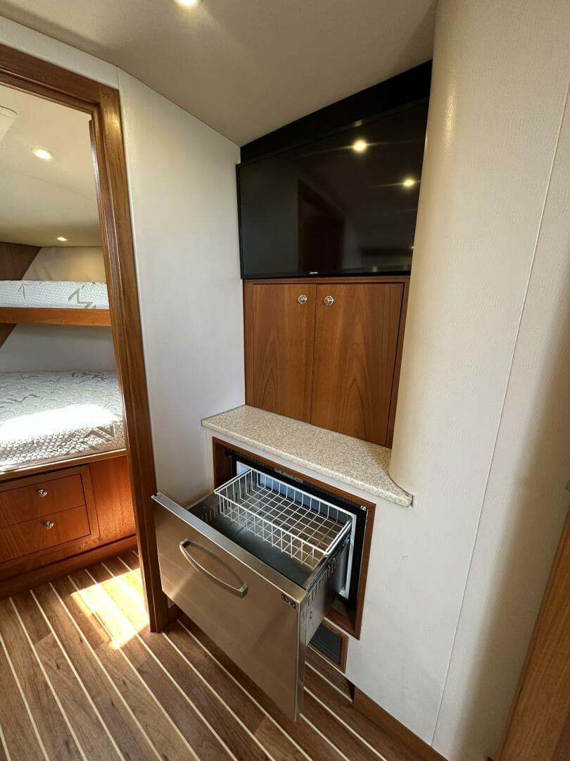 2007 Albemarle 360 Express — photo 8