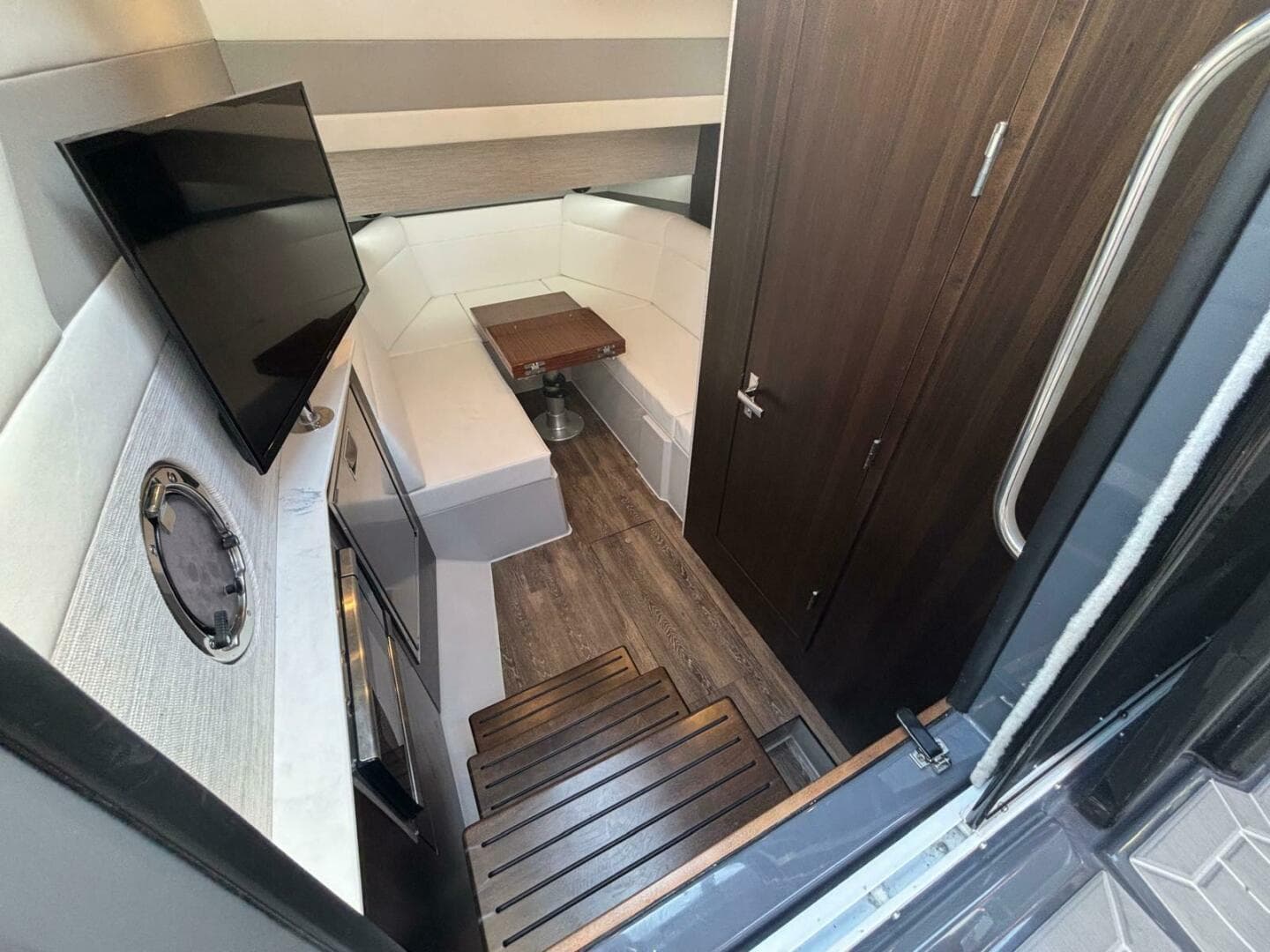 2023 Cruisers Yachts 42 Gls OB — photo 15