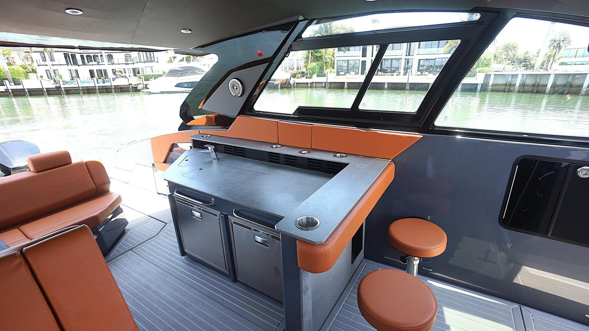 2023 Cruisers Yachts 42 Gls OB — photo 9