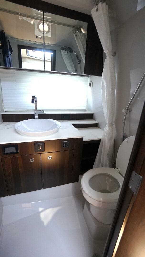 2023 Cruisers Yachts 42 Gls OB — photo 18